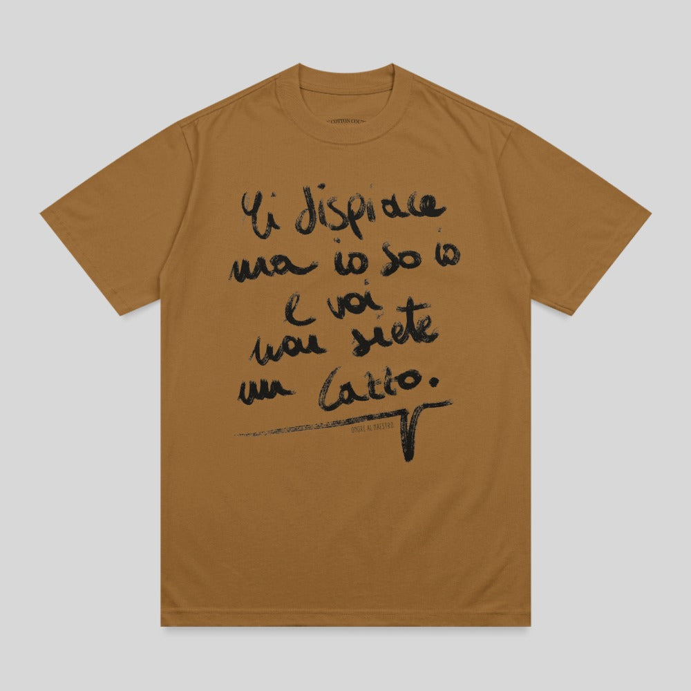 Brown t-shirt with handwritten Italian text "Mi dispiace ma io so io e voi voi siete un cazzo" and "ONGRE AL MAESTRO".
