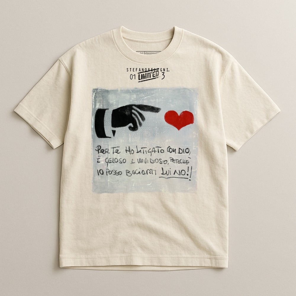 Cream t-shirt with painted hand pointing at a red heart and Italian text.
