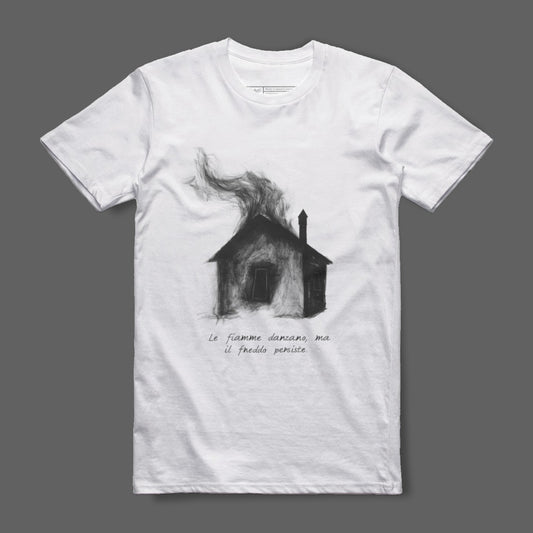Le fiamme danzano ma il freddo persiste T-shirt product