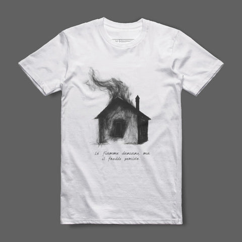 Le fiamme danzano ma il freddo persiste T-shirt product