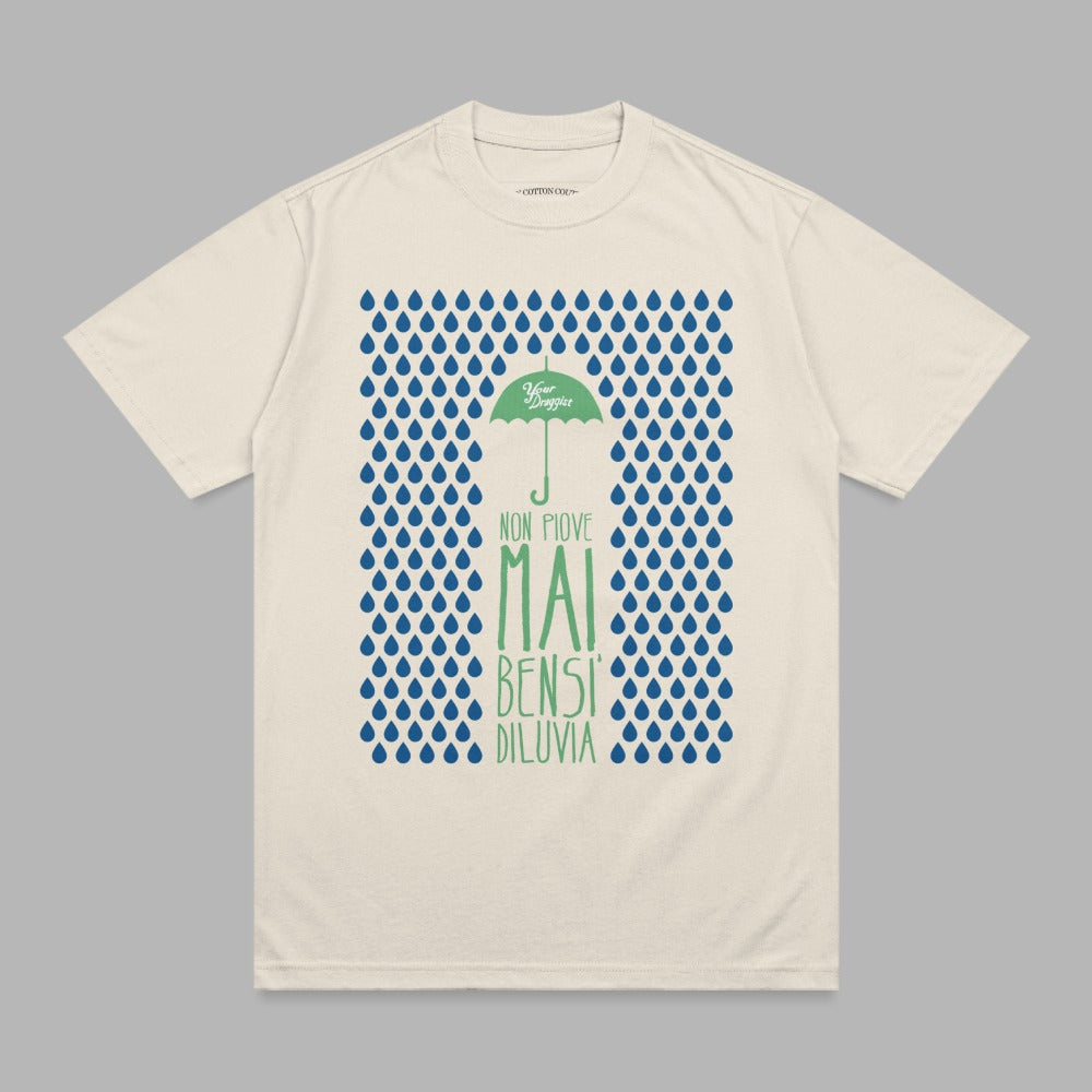 Cream t-shirt with blue raindrops and "NON PIOVE MAI BENSI' DILUVIA" text.
