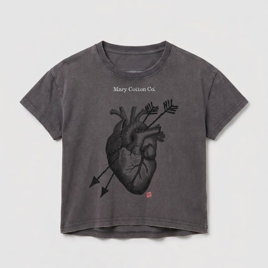Dark gray t-shirt with a black anatomical heart graphic with two arrows.