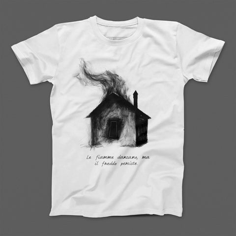 Le Fiamme Danzano ma il Freddo Persiste T-Shirt