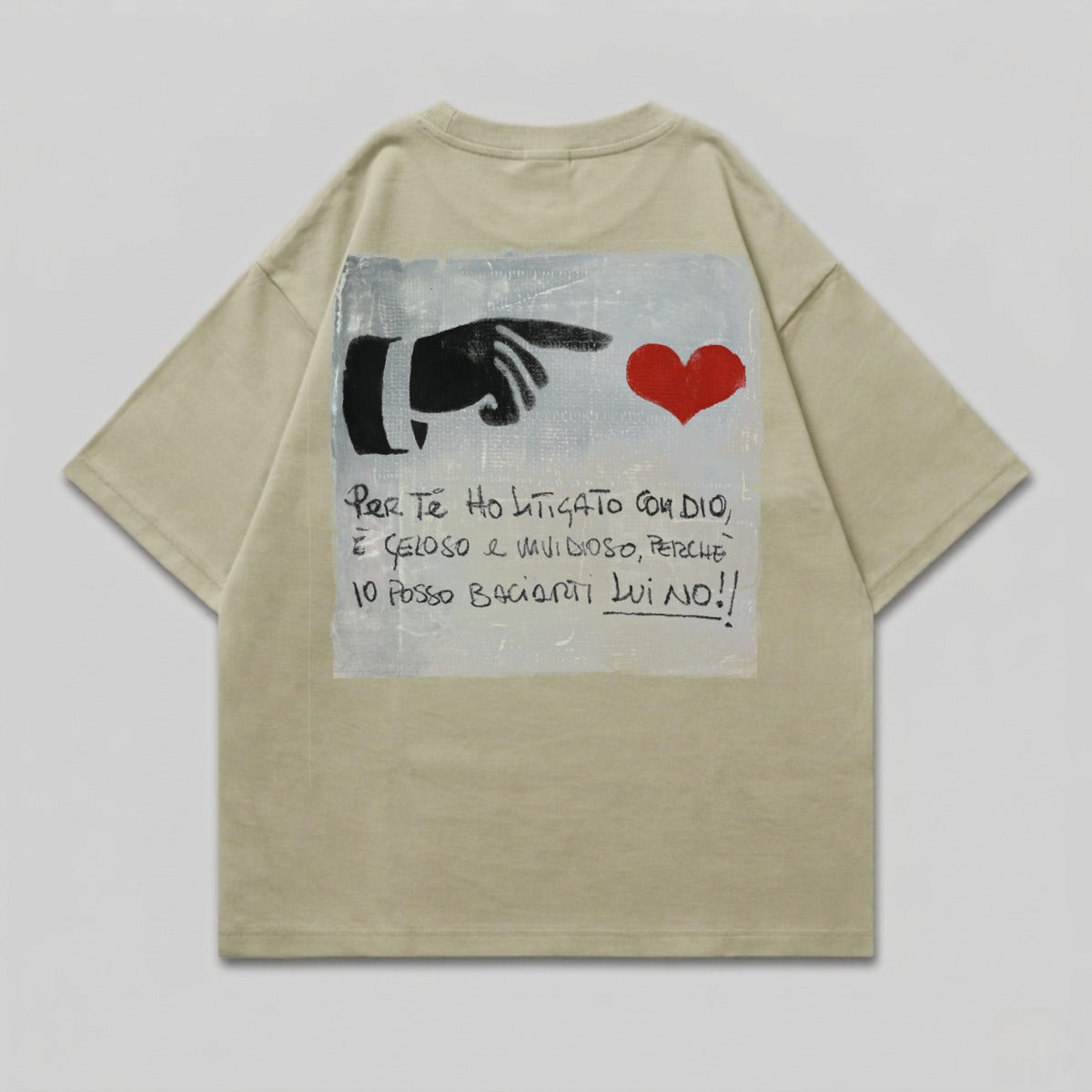 Light tan t-shirt with a black hand pointing to a red heart and Italian text.
