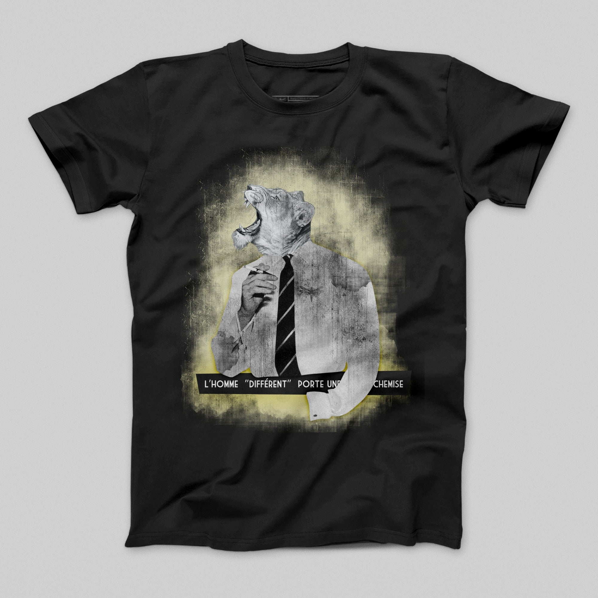 L'Homme 'Different' Porte Une Cravate T-shirt