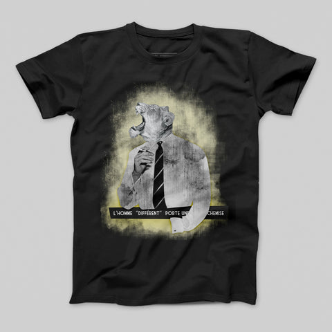 L'Homme 'Different' Porte Une Cravate T-shirt