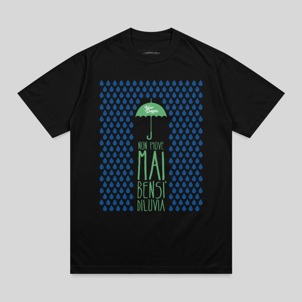 Black t-shirt with green raining umbrella and Italian text "Non piove mai, bensi diluvia."
