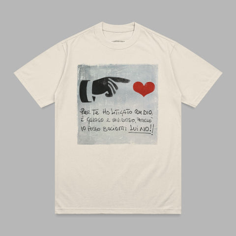 Cream t-shirt with red hand and heart graphic and Italian text.