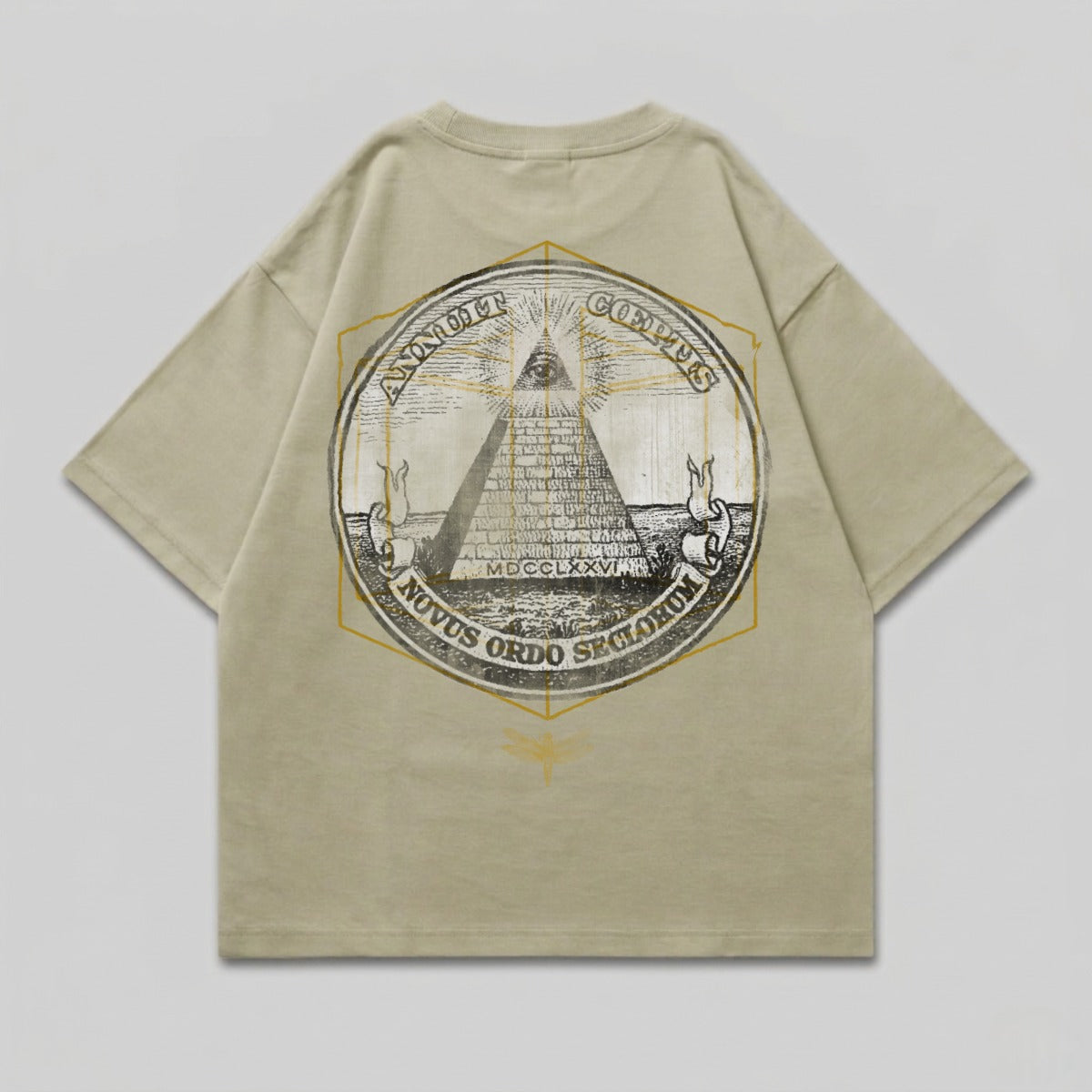 Beige t-shirt with "Annuit Coeptis Novus Ordo Seclorum" and pyramid design.