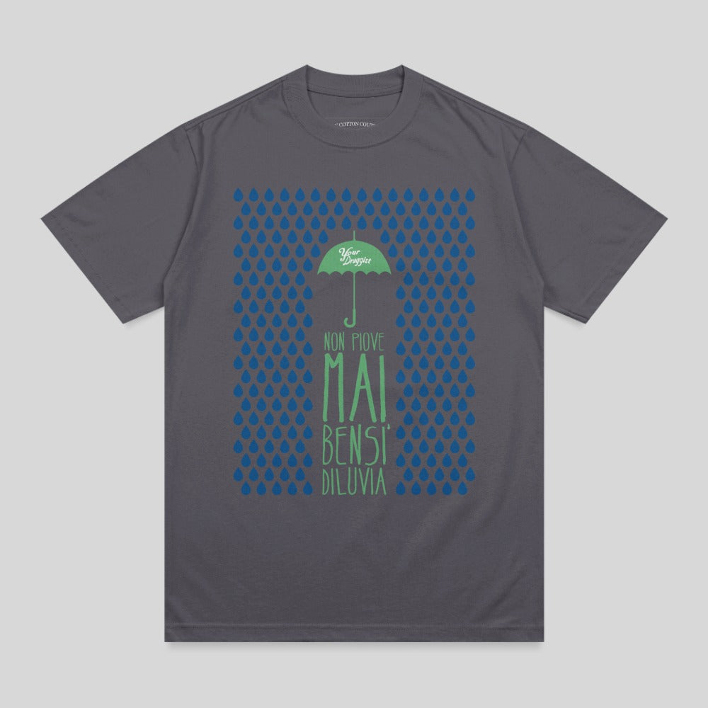 Grey t-shirt with green text "NON PIOVE MAI" and blue raindrops.