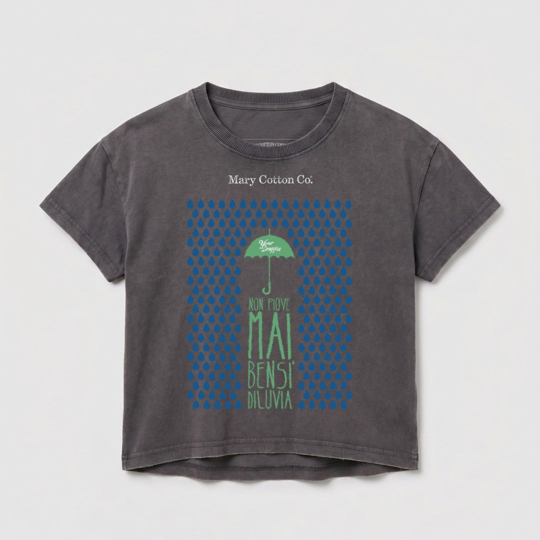Dark gray t-shirt with green umbrella and Italian text.